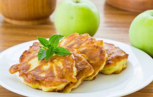 pancakes with apples